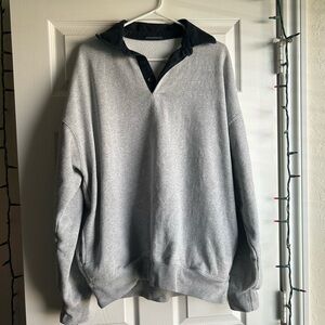 Brandy Melville Grey sweatshirt with navy blue collar 🩶🫐